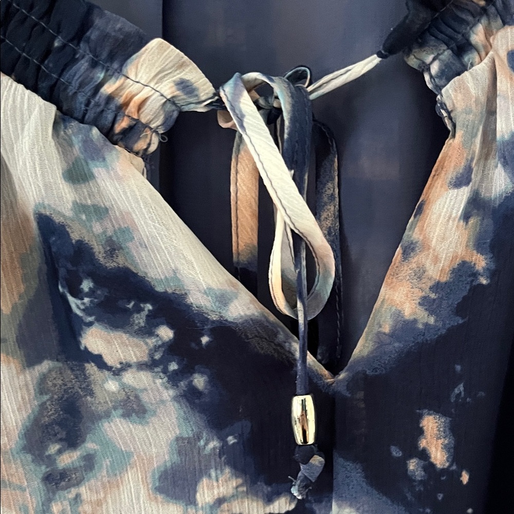 Jennifer Lopez Navy and Cream Abstract Blouse - Picture 3 of 5
